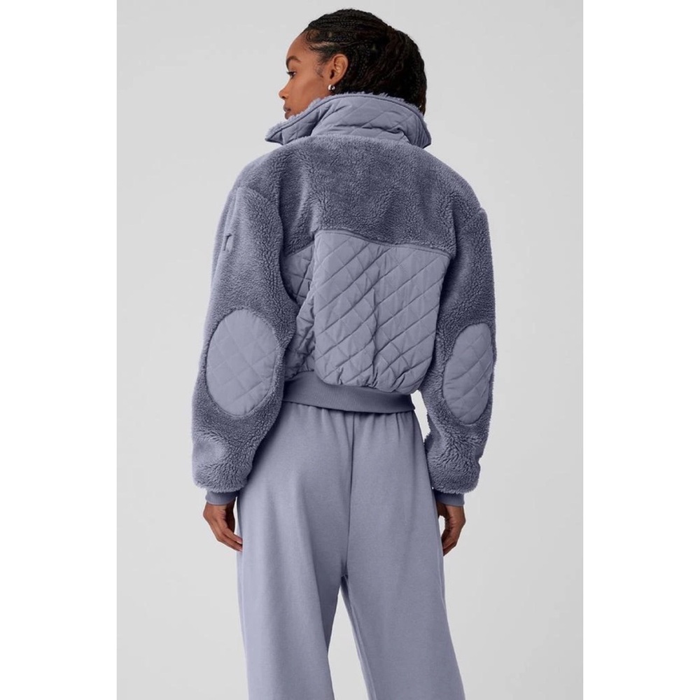 Alo Yoga Sherpa Edge Bomber Fog S - Picture 2 of 16
